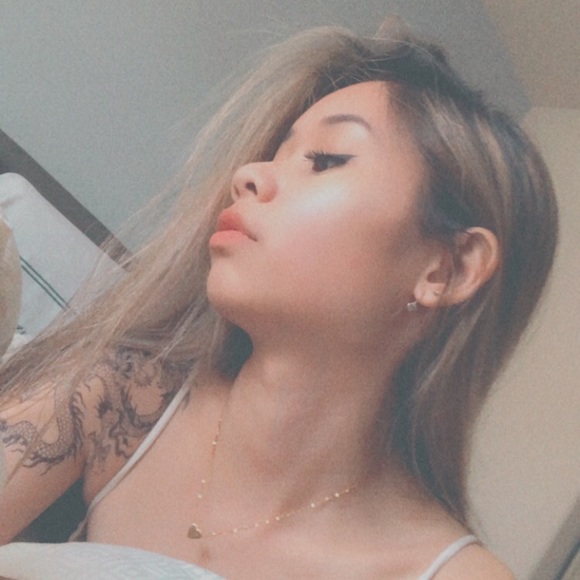 Meet your Posher, Taylor - Picture 2 of 2